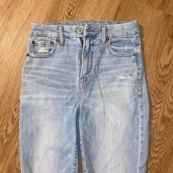 American Eagle Light Wash Distressed Stretch Skinny Jeans - Picture 4 of 9